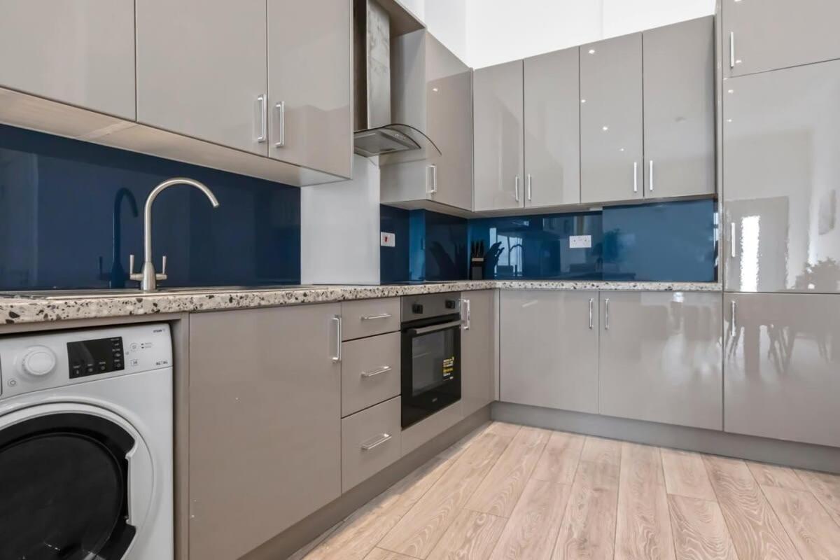 Lovely 1 Bedroom Apartment In Central Woking Extérieur photo