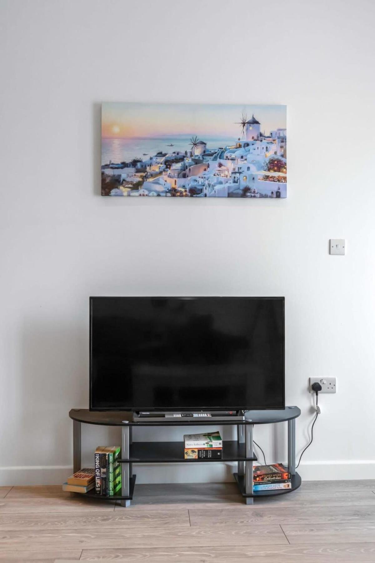 Lovely 1 Bedroom Apartment In Central Woking Extérieur photo