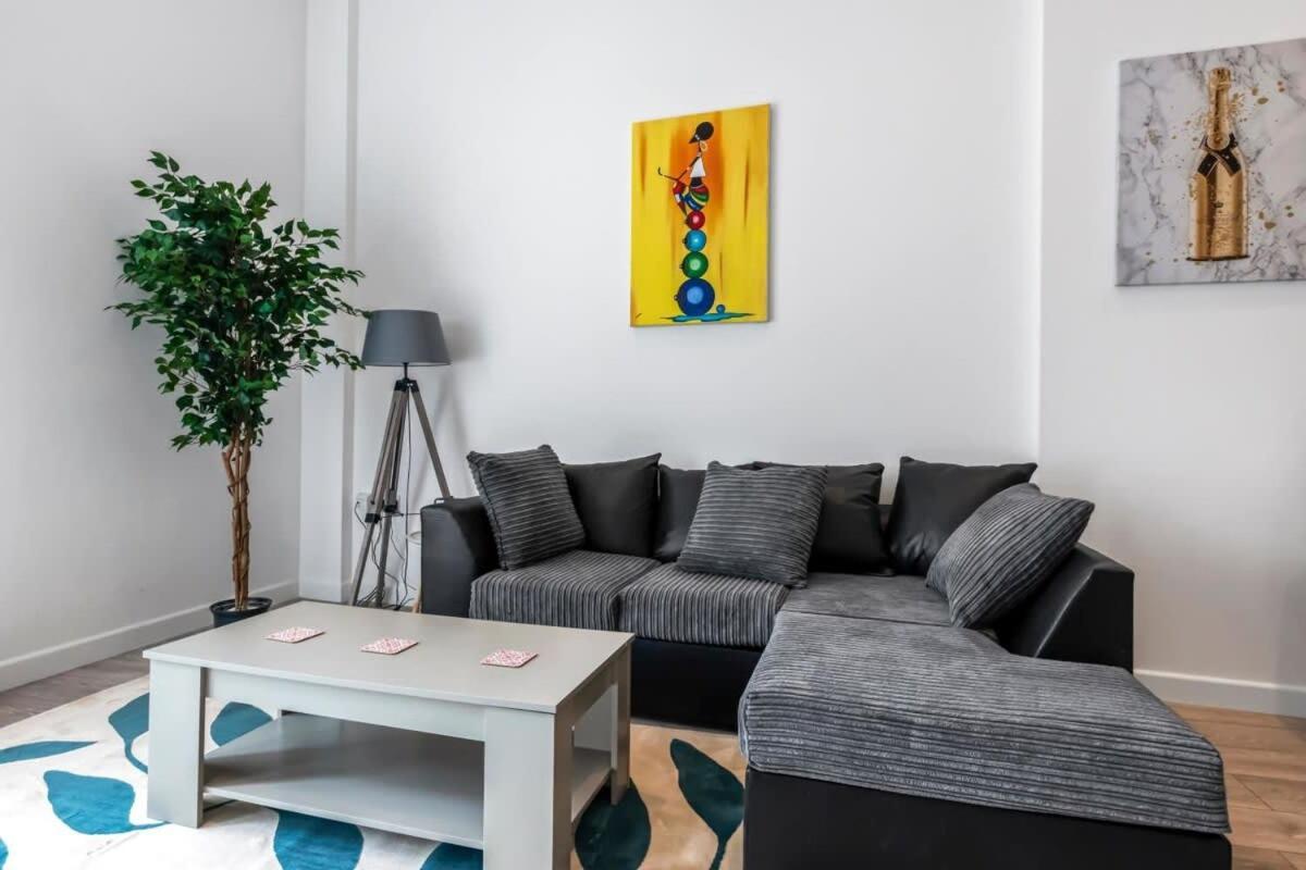 Lovely 1 Bedroom Apartment In Central Woking Extérieur photo