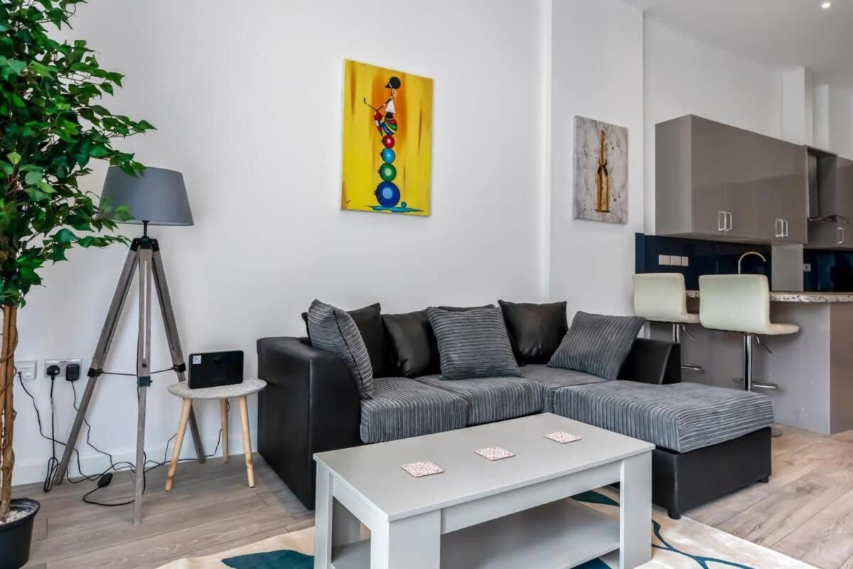 Lovely 1 Bedroom Apartment In Central Woking Extérieur photo