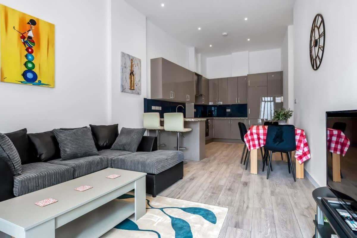 Lovely 1 Bedroom Apartment In Central Woking Extérieur photo