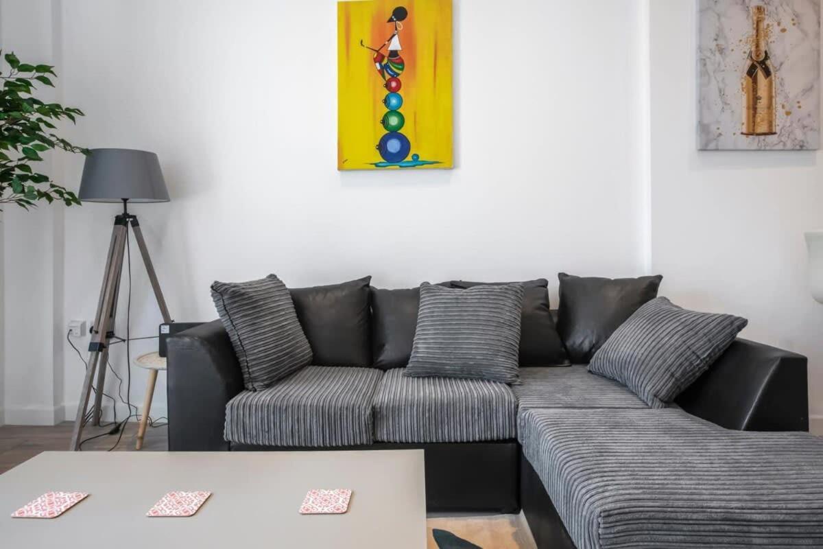 Lovely 1 Bedroom Apartment In Central Woking Extérieur photo